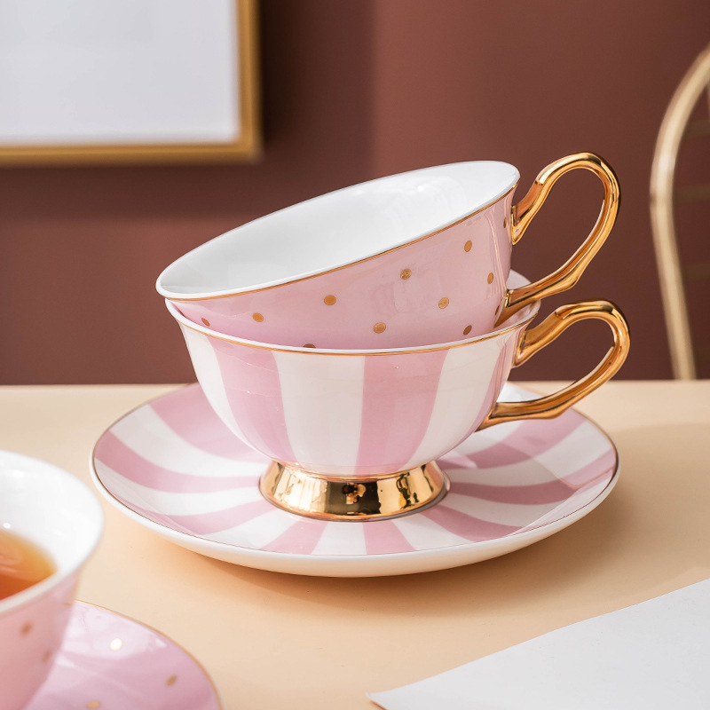 Керамические розовые кофейные  – обзор и цена Bistro Table Set